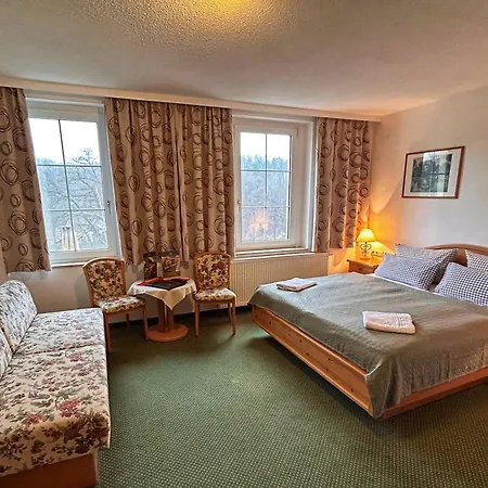 Muldenschloesschen - Gaestehaus & Restaurant Guest house Lunzenau